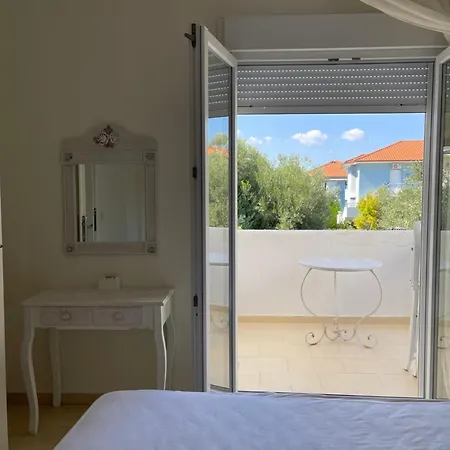 Irina House Apartament *
